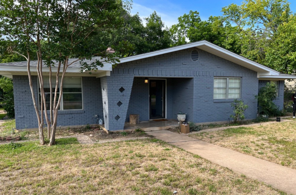 Brick Exterior-Behr Overcast PPU26-21