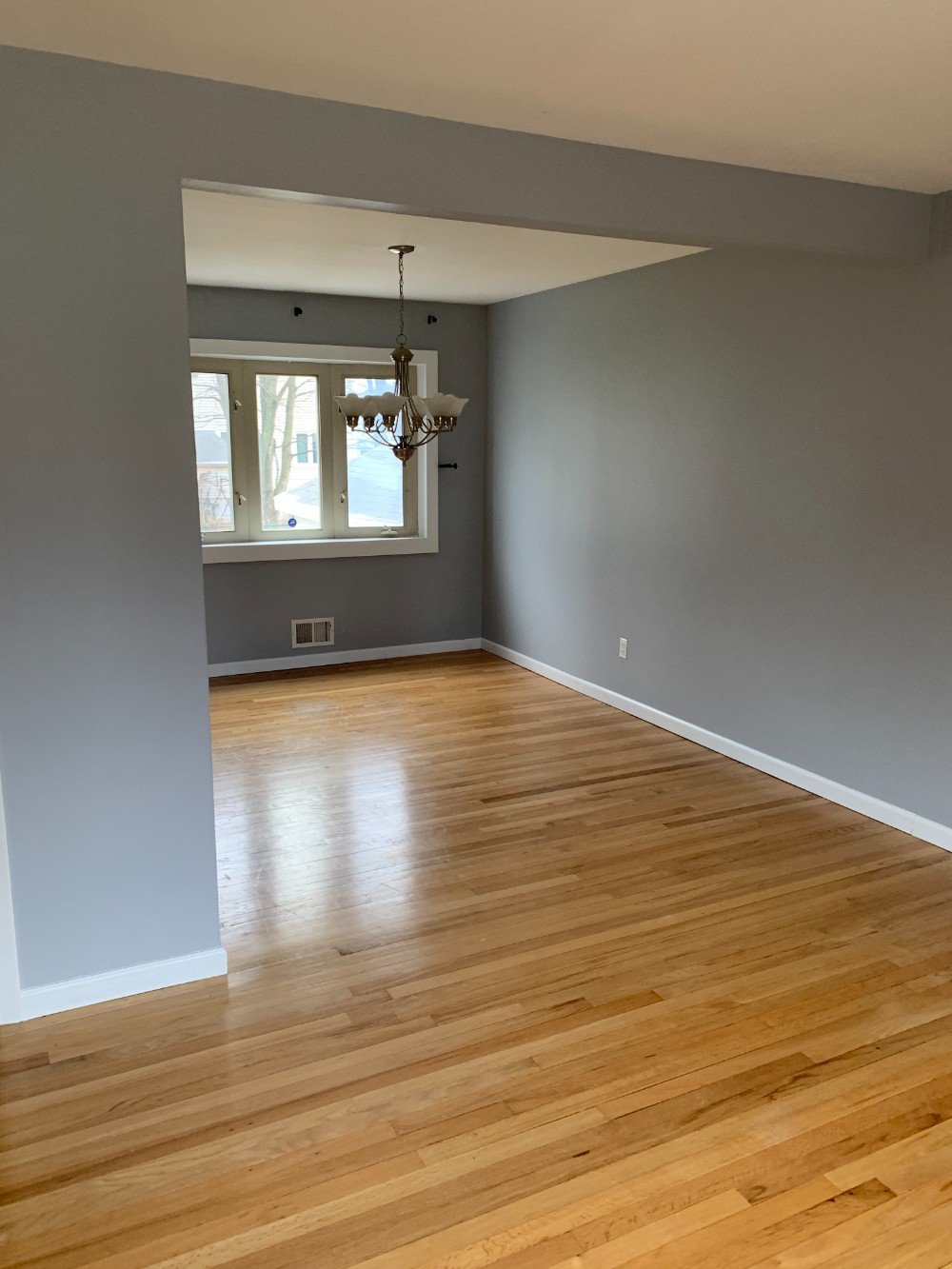 Freshly painted living room in Woodbridge, NJ