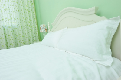 Photo of an aloe-colored, bright green bedroom